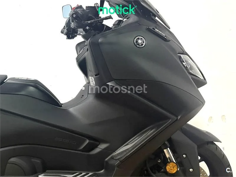 Yamaha TMAX – Vista 3