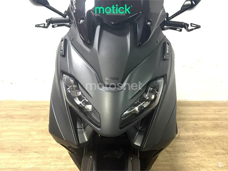 Yamaha TMAX – Vista 8