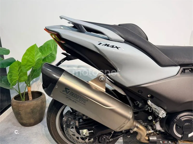 Yamaha TMAX - Vista 3