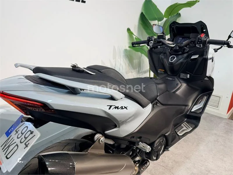 Yamaha TMAX - Vista 4