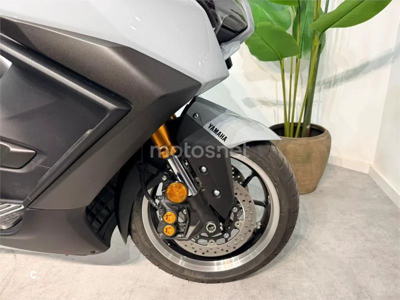 Yamaha TMAX - Vista 5
