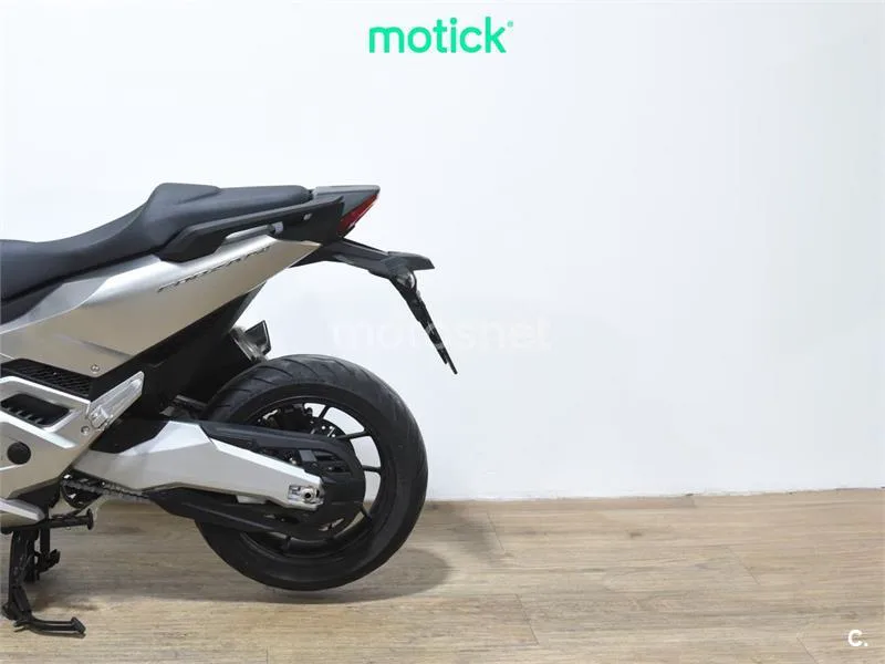 Honda Forza 750 – Vista 9