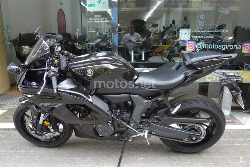 Yamaha R7 – Vista 3