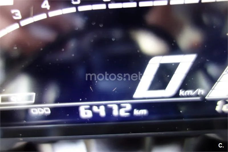 Yamaha R7 – Vista 9