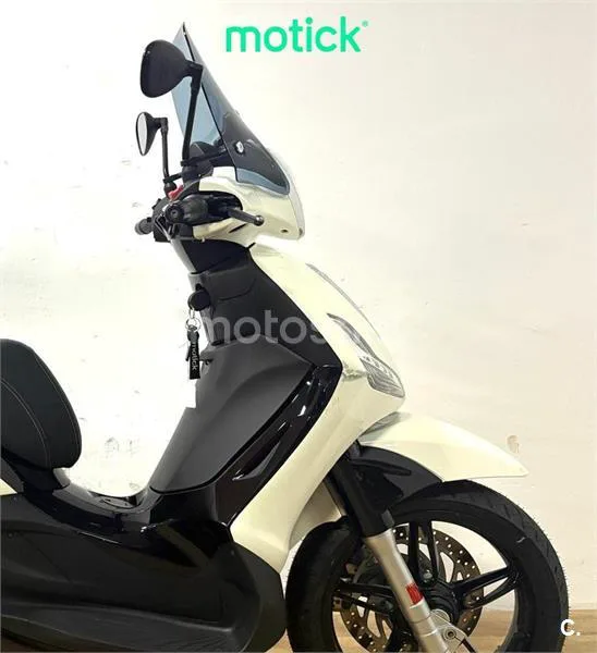 Piaggio Beverly – Vista 3
