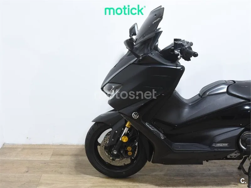 Yamaha TMAX 560 – Vista 8