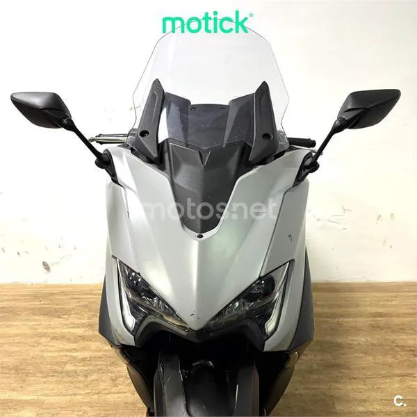 Yamaha TMAX 560 – Vista 8