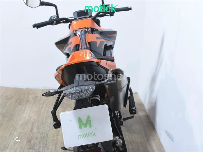 KTM 890 – Vista 6