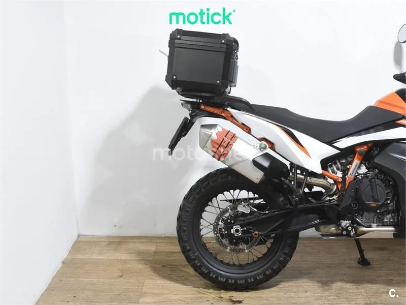 KTM 890 – Vista 3