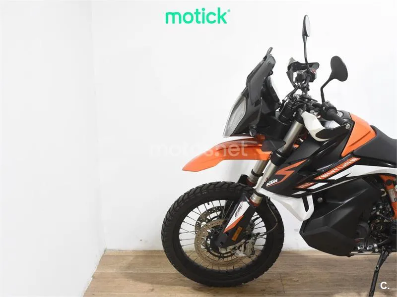 KTM 890 – Vista 8