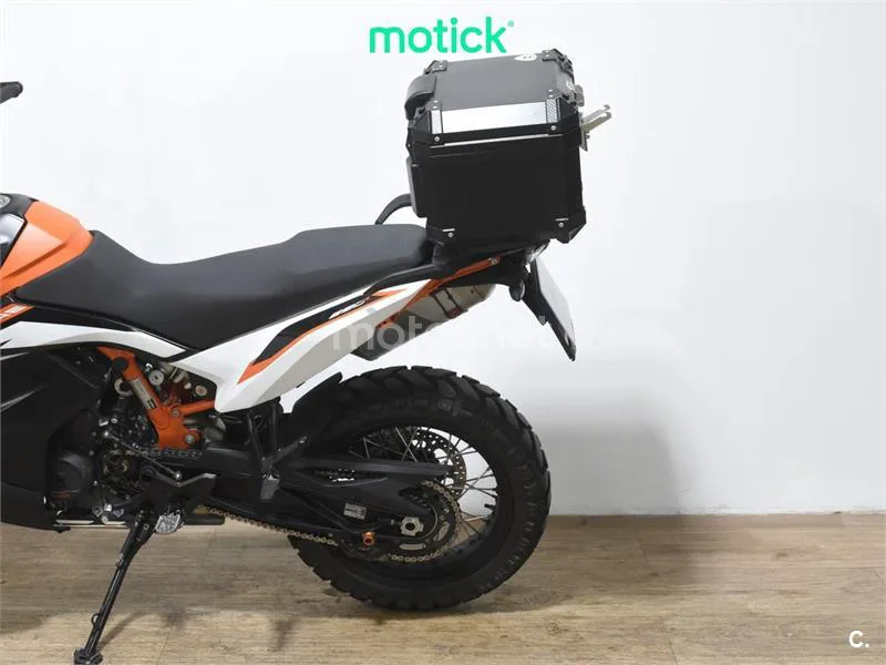 KTM 890 – Vista 9