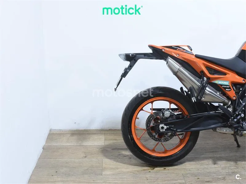 KTM 890 – Vista 3