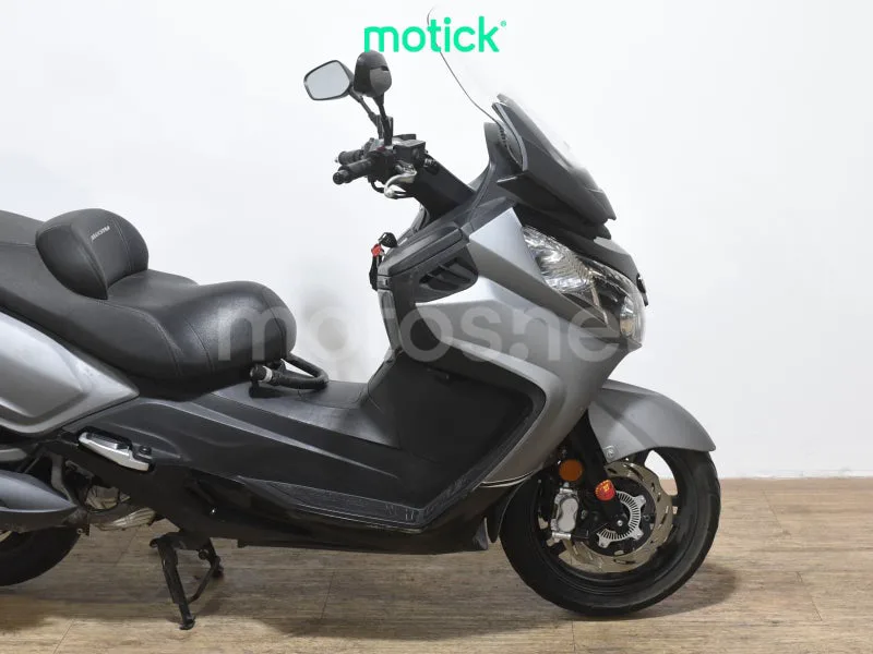 SYM Maxsym 400 – Vista 4