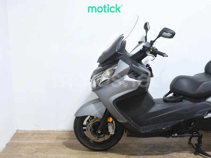 SYM Maxsym 400 – Vista 8