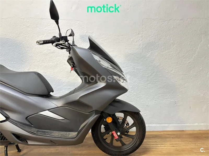 Honda PCX 125 – Vista 4