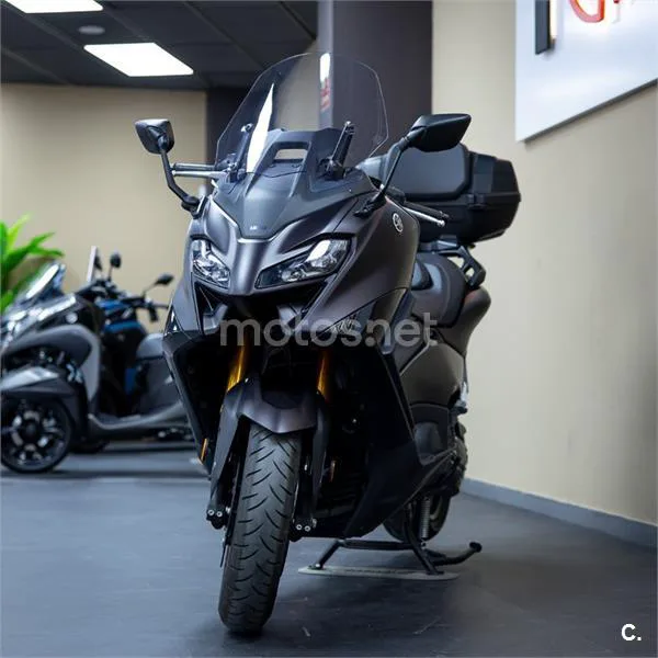 Yamaha TMAX – Vista 4
