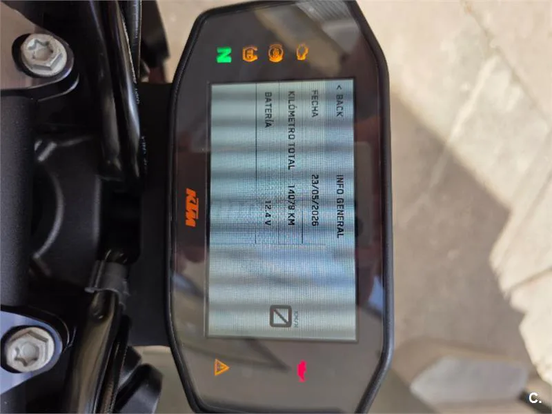 KTM 890 – Vista 3