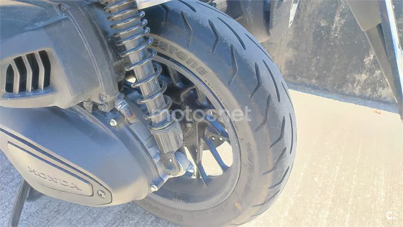 Honda ADV 350 – Vista 4