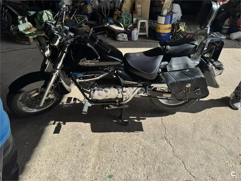 Hyosung Aquila GV 125 – Vista 3
