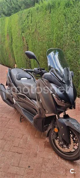 Yamaha XMAX 400 – Vista 8