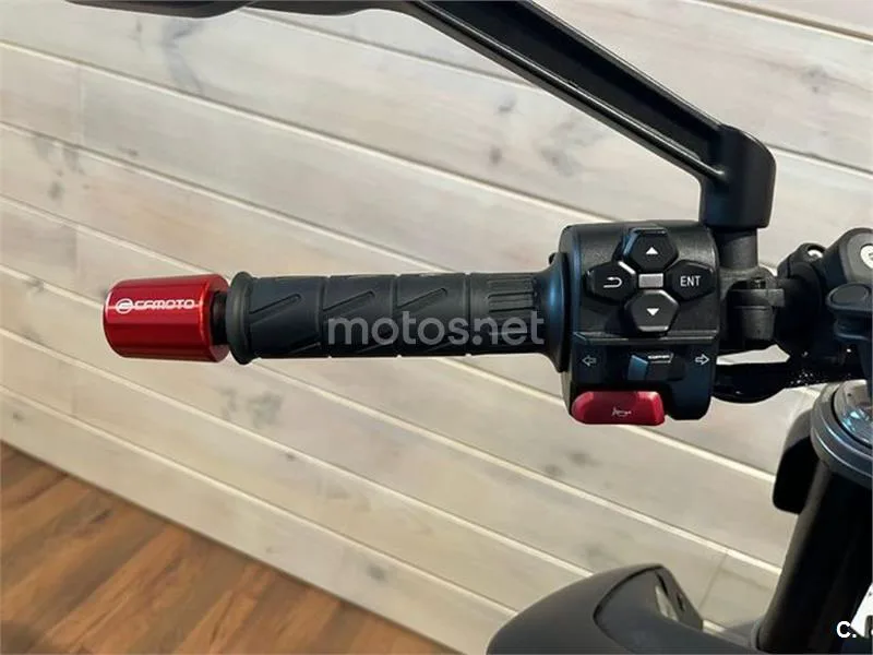 CFMOTO 450NK – Vista 12