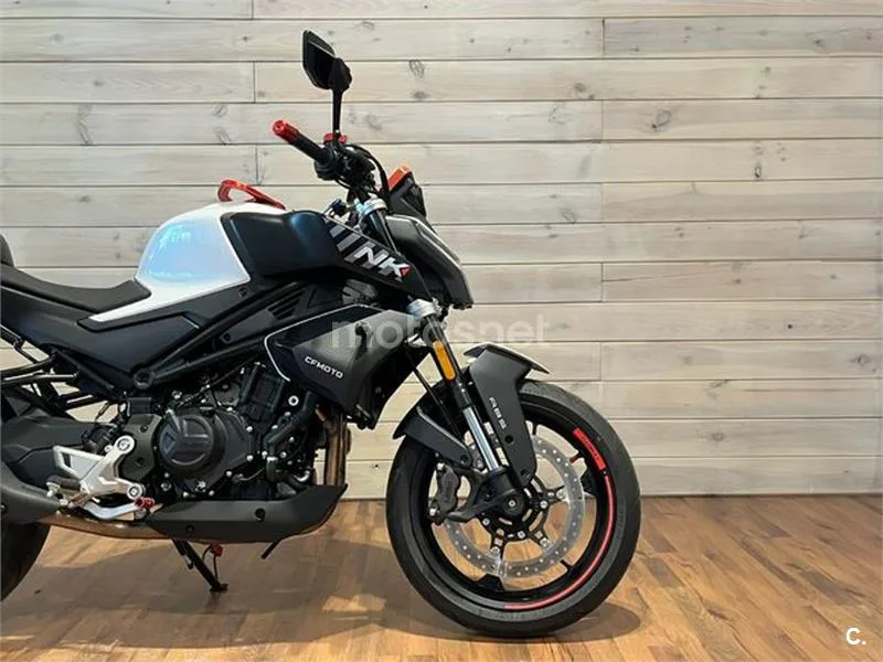 CFMOTO 450NK – Vista 8