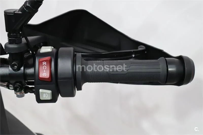 Voge 900 DSX – Vista 9