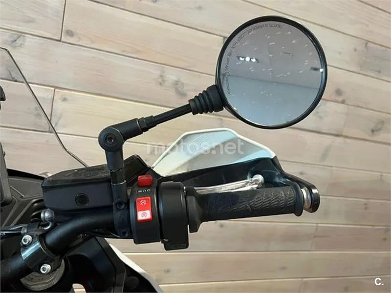 KTM 890 – Vista 15