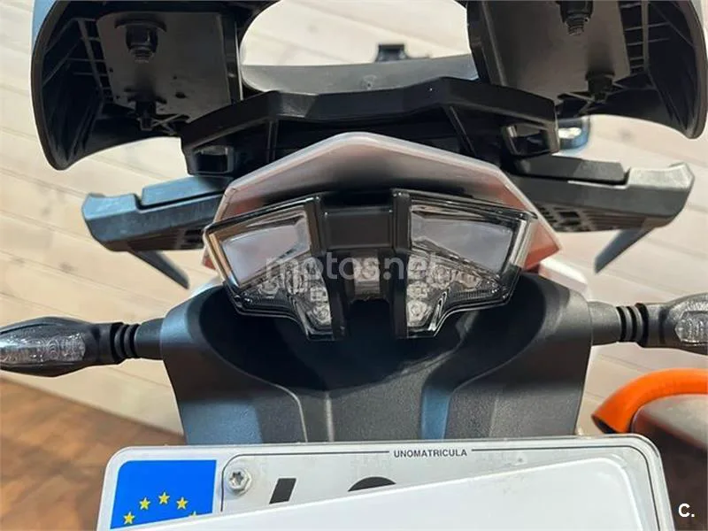 KTM 890 – Vista 6