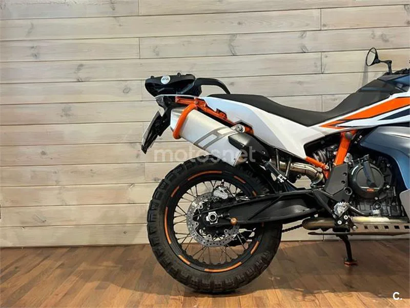 KTM 890 – Vista 7