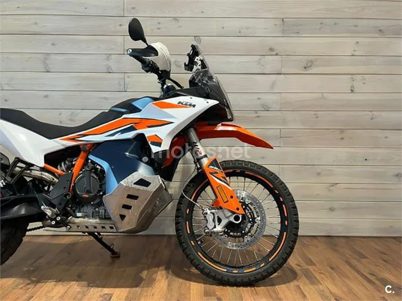 KTM 890 – Vista 8