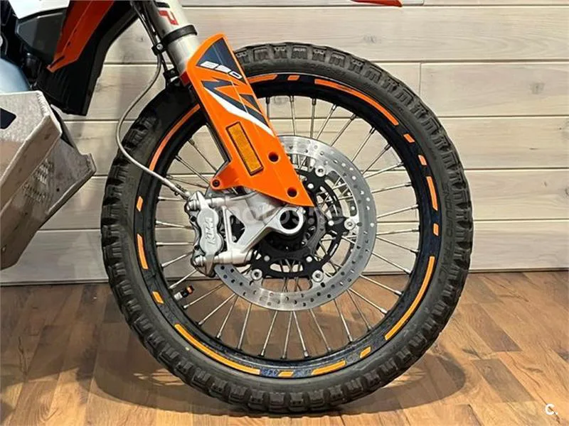 KTM 890 – Vista 9