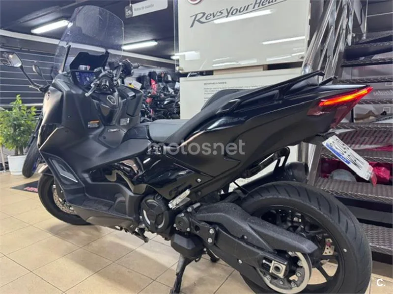 Yamaha TMAX – Vista 8