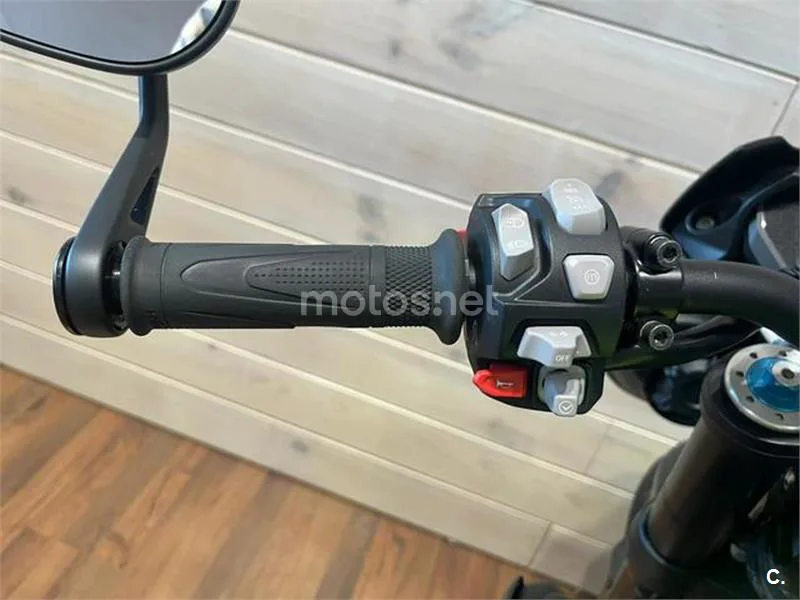 Triumph Speed Triple – Vista 12