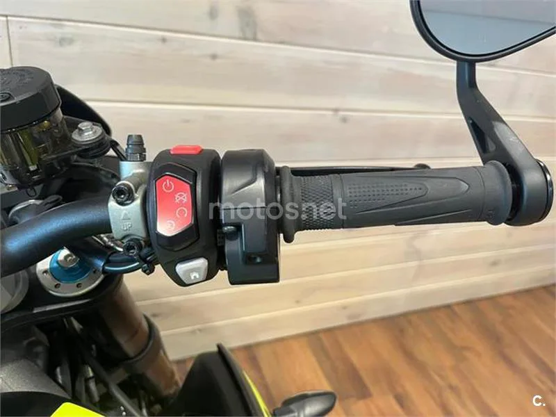 Triumph Speed Triple – Vista 14