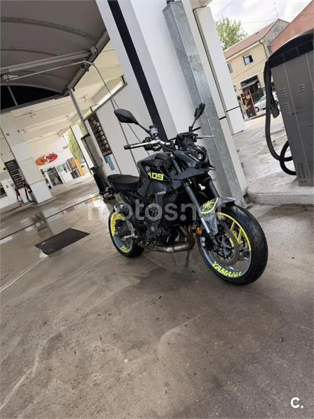 Yamaha MT-09 – Vista 2