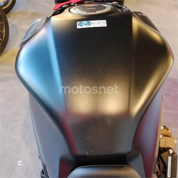 Honda CB 650 R – Vista 11