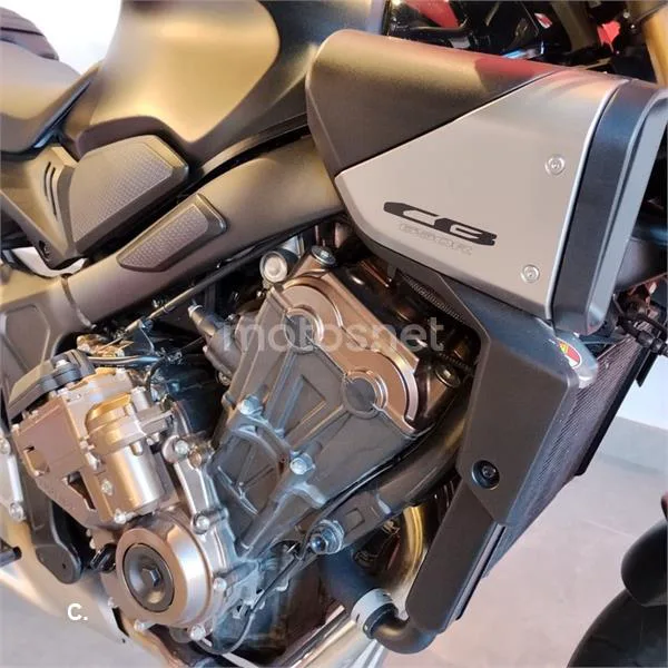 Honda CB 650 R – Vista 13