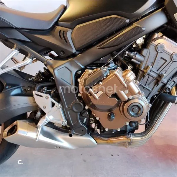 Honda CB 650 R – Vista 15