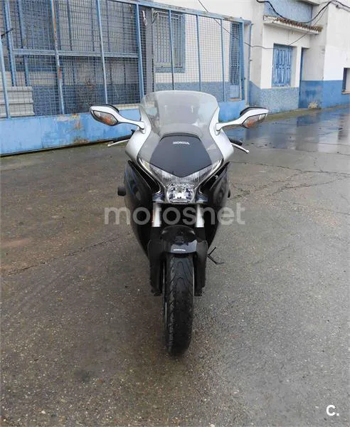 Honda VFR 1200 F – Vista 2