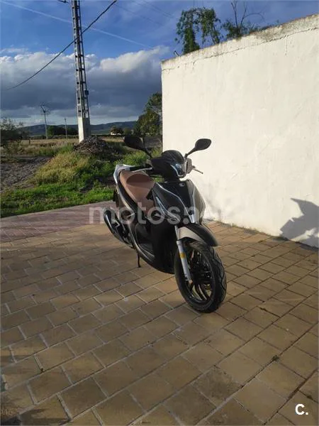 Kymco People S 125 – Vista 7