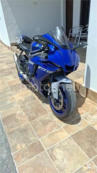 Yamaha R1 – Vista 2