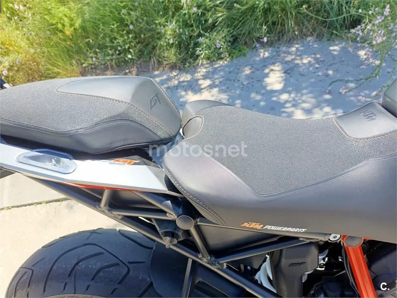 KTM 1290 Super Duke GT – Vista 8