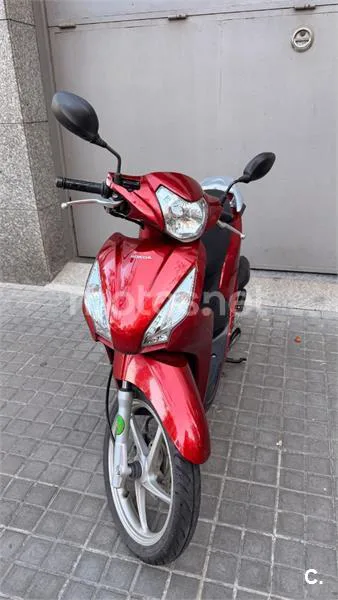 Honda Vision – Vista 11