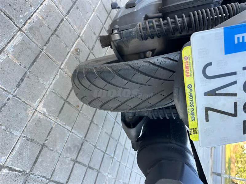Yamaha XMAX 400 – Vista 7