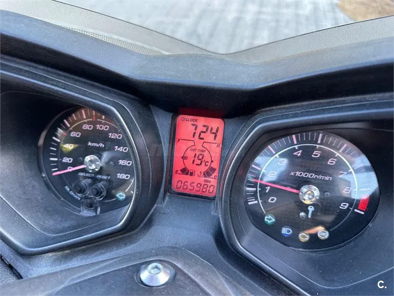 Yamaha XMAX 400 – Vista 8