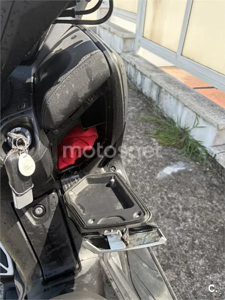 Yamaha XMAX 400 – Vista 12