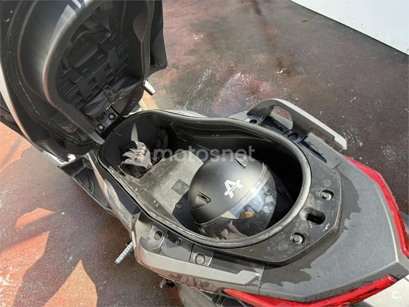 Yamaha XMAX 400 – Vista 13
