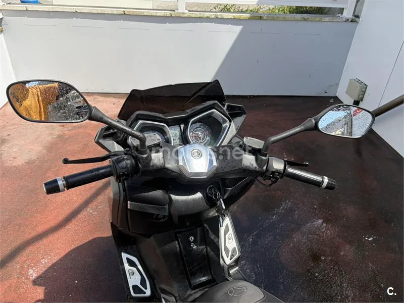 Yamaha XMAX 400 – Vista 7