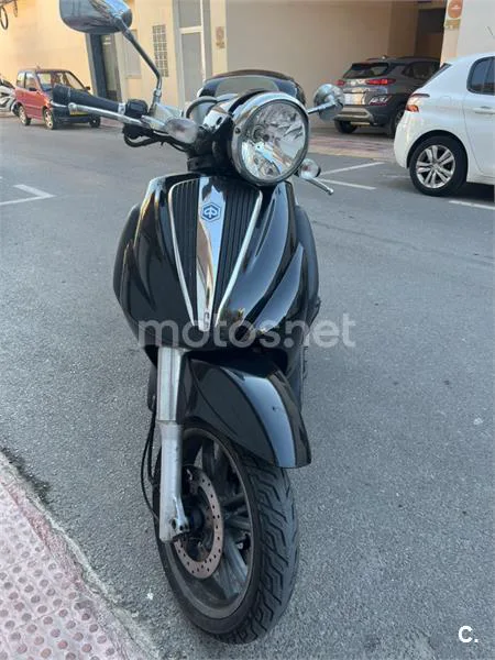 Piaggio Beverly 500 – Vista 2
